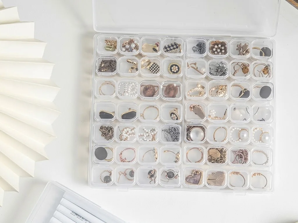 28/56 Grid Transparent Box for Mini Accessories Storage